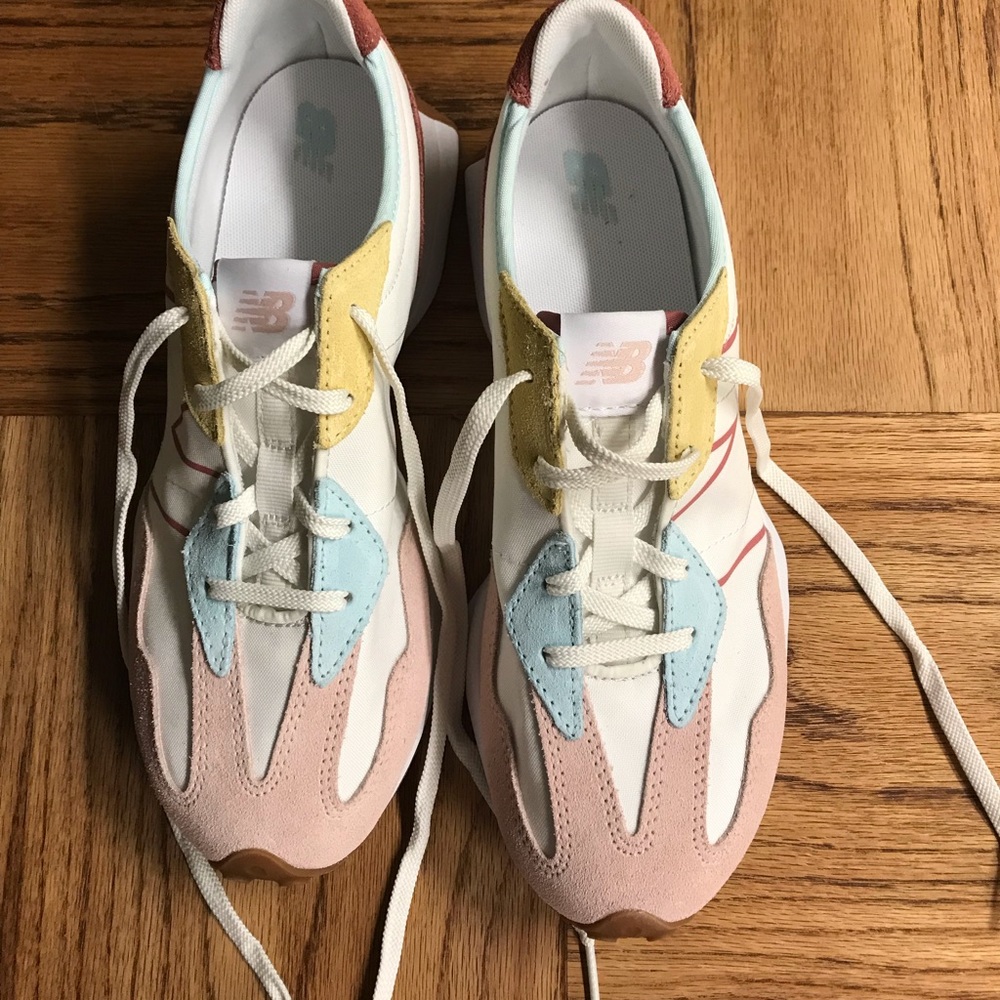 New Balance woman shoes, n.w.o.t. (8.5)